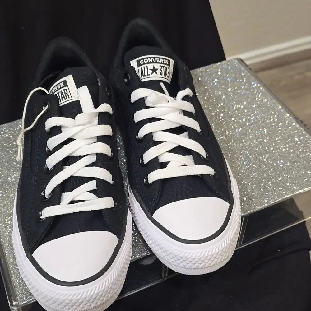 Converse Chuck Taylor All Star Madison Low Top Sneakers- Black